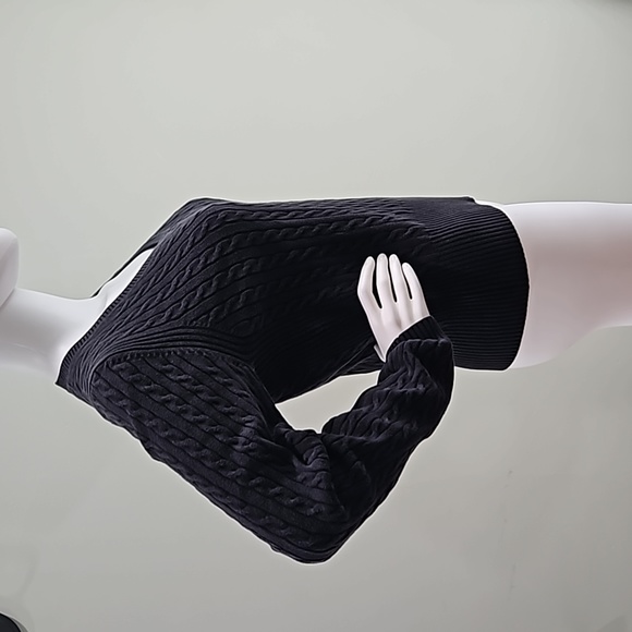 Tommy Hilfiger v-neck cable sweater - Picture 3 of 8